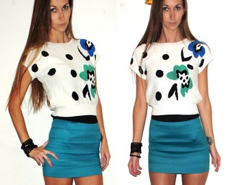 80's White Crop Top, Short Sweater with Short Sleeves, Cropped Polka Dot Sweater with Abstract Dog Print // Small Sweater