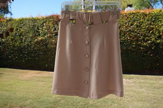 Vintage 1990s Beige Tan High Waisted Flared Short… - image 4