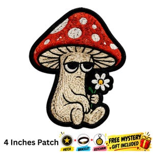 Può includere: Una toppa ricamata raffigurante un fungo beige con un cappello rosso a pois bianchi, che indossa occhiali da sole neri e tiene in mano un fiore di margherita bianco. La toppa misura 10,16 cm di altezza e include il testo 4 Inches Patch.