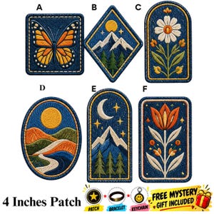Könnte beinhalten: Sechs bestickte Aufnäher mit den Bezeichnungen A bis F, die Schmetterlings-, Berg-, Blumen- und Landschaftsmotive auf dunkelblauem Grund zeigen. Der Text 4 Inches Patch ist sichtbar, sowie Symbole für Aufnäher, Armband und Schlüsselanhänger.