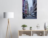 Straßenszene in Hongkong – Fine-Art-Print auf Aluminium | HypnosTravelArt – Produktbild 3