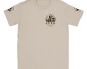 South Africa 2026 Expedition T-Shirt mit Erdmännchen-Motiv – Produktbild 2