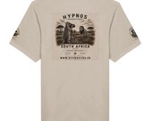 South Africa 2026 Expedition T-Shirt mit Erdmännchen-Motiv – Produktbild 4
