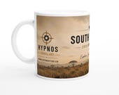 South Africa 2026 Expedition – Keramiktasse mit Erdmännchen – Produktbild 5