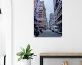 Straßenszene in Hongkong – Fine-Art-Fotografie auf Acrylglas | HypnosTravelArt – Produktbild 9