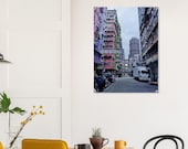 Straßenszene in Hongkong – Fine-Art-Fotografie auf Acrylglas | HypnosTravelArt – Produktbild 3