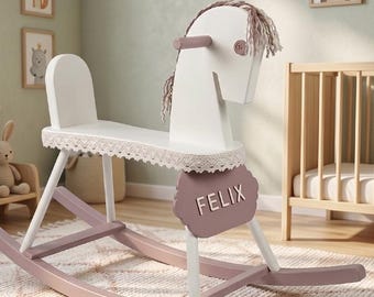 Personalisiertes Schaukelpferd aus Holz für Kleinkinder – Spielzeug mit individuellem Namen – Weiß & Braun