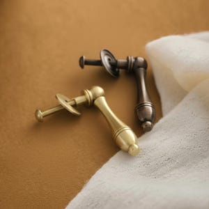 Uchwyt do szuflady w kształcie łezki, styl vintage – matowe złoto / antyczny brąz