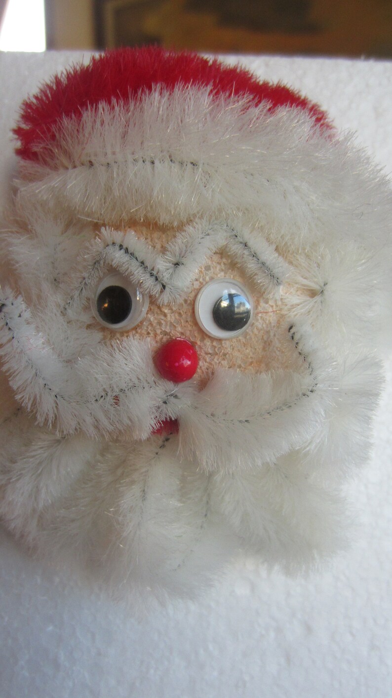 VINTAGE CHENILLE PIPECLEANER Santa , Mrs. Claus and 2 Candy Canes Magnets* Pipe Cleaners and Styrofoam * Christmas Tree Ornaments **1970's bild 2
