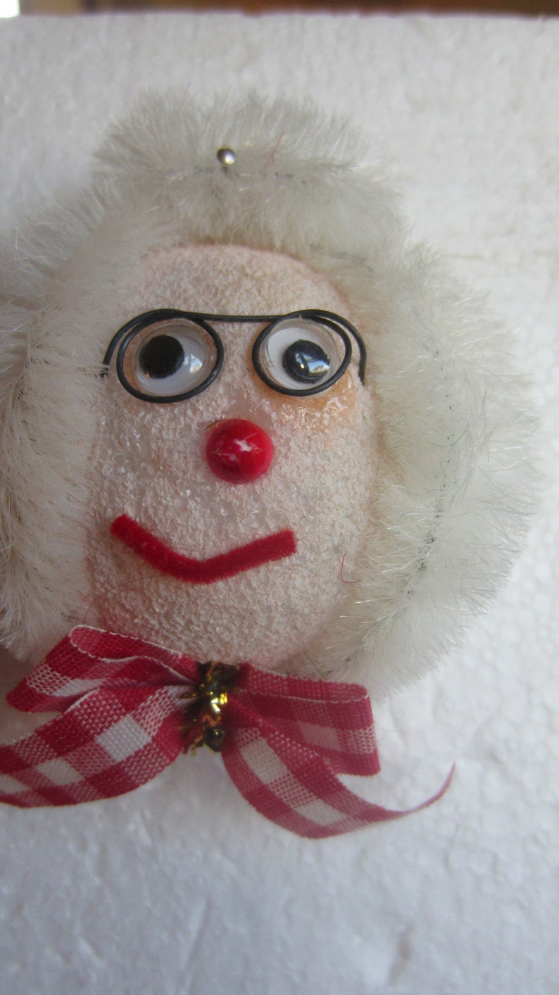 VINTAGE CHENILLE PIPECLEANER Santa , Mrs. Claus and 2 Candy Canes Magnets* Pipe Cleaners and Styrofoam * Christmas Tree Ornaments **1970's bild 3