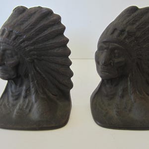 Cast Iron NATIVE AMERICA CHIEF Bookends 1930&#39;s ** Pair of Profile Bust**Original Vintage Condition* Lovely Decorative Item **Great Condition