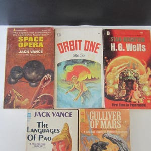 5 Vintage Science Fiction Paperback Books** Paperbacks 1950&#39;s- 70&#39;s ***All in Good Vintage Condition*  You Are Buying All Five Books