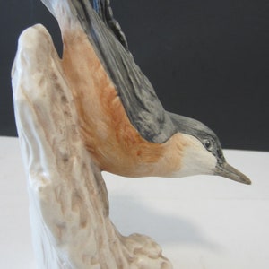 W GOEBEL NUTHATCH Bird ** W. Germany** 1967** Cv 84**  Beautiful Porcelain Bird on a Stump* Hand Painted  ** Great Condition