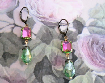 Boucles d'oreilles / dormeuses, style vintage / Art Déco , laiton / bronze, strass / verre facetté,  vitrail vert d'eau, Ombeline