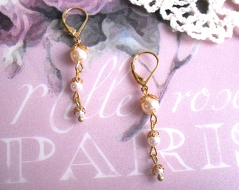 Boucles d'oreilles / dormeuses, style vintage / victorien, laiton / doré à l'or fin, perles nacrées / creamrose,  Lady Swann