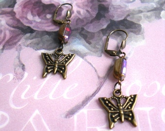 Boucles d'oreilles / dormeuses, style vintage / victorien , laiton / bronze, strass / cristal, rouge irisé / bronze, Madame Butterfly