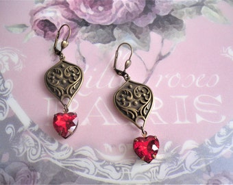 Boucles d'oreilles / dormeuse, style vintage / 1900 , laiton / verre, strass / coeur, bronze / rouge, Miss Tabitha