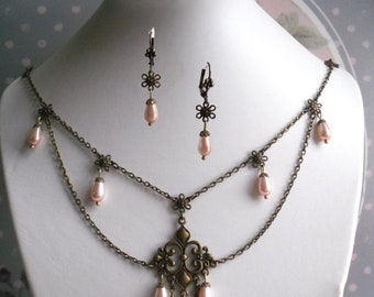 Parure / collier / dormeuses, Preciosa / laiton bronze, Romantique / Style victorien, perles roses / bronze, Miss Rosina