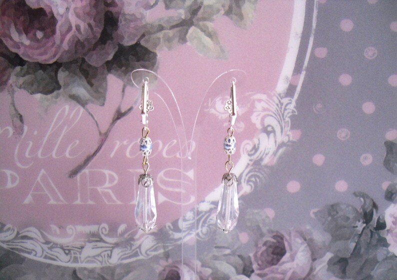 Boucles d'oreilles / dormeuse, style vintage / Victorien , laiton / argenté, verre / strass, cristal irisé / bleu ciel, Lady Gabrielle bis image 7