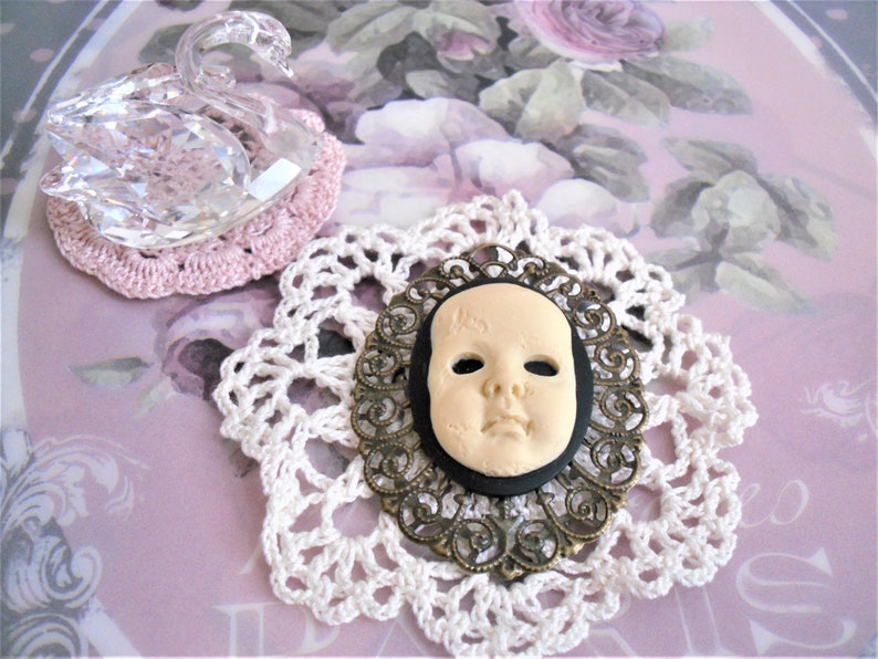 Brooch, retro /vintage style, cameo, resin / brass, white / purple, young romantic lady image 3