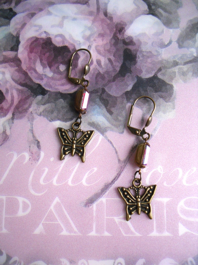 Boucles d'oreilles / dormeuses, style vintage / victorien , laiton / bronze, strass / cristal, rouge irisé / bronze, Madame Butterfly image 4