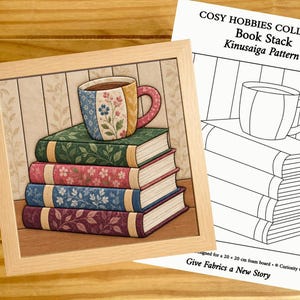 Puede incluir: Una pieza de arte enmarcada con patrón Kinusaiga titulada COSY HOBBIES COLLECTION Book Stack que muestra una taza sobre cuatro libros apilados, junto a una plantilla de líneas en blanco y negro para tablero de 20 x 20 cm.
