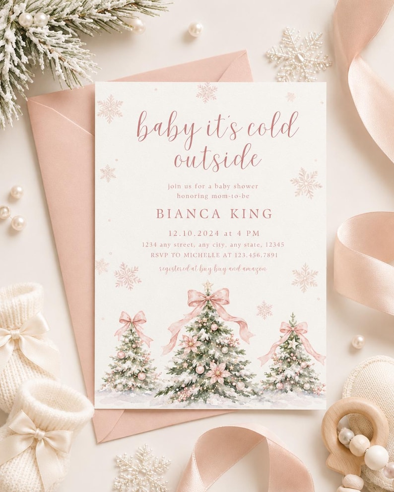 Um convite para chá de bebê com o texto "baby it's cold outside" em letra cursiva rosa, ilustrado com três árvores de Natal cobertas de neve e decoradas com laços e enfeites rosas sobre um fundo branco.