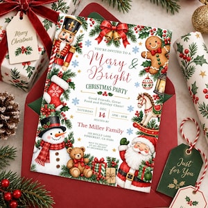 Könnte beinhalten: Eine rechteckige Weihnachtsparty-Einladungskarte mit einem Nussknacker, Lebkuchenmann, Schneemann, Teddybären, Schaukelpferd und Weihnachtsmann. Der Text lautet Merry & Bright Christmas Party, The Miller Family und Veranstaltungsdetails.