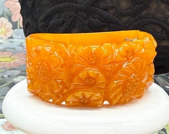 Vintage Bakelite Clamper Bracelet Hinged butterscotch Floral Amber tested mint