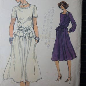 vintage 1970s Vogue sewing pattern 9428 misses dress or top and skirt size 10