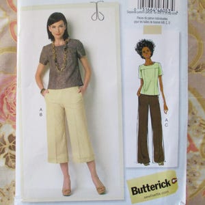Könnte beinhalten: Ein Schnittmuster für zwei Hosen. Das Schnittmuster enthält Anleitungen für die Herstellung einer weiten Hose und einer kurzen Hose. Das Schnittmuster ist von Butterick und die Schnittmuster-Nummer ist 3166 4605 3.