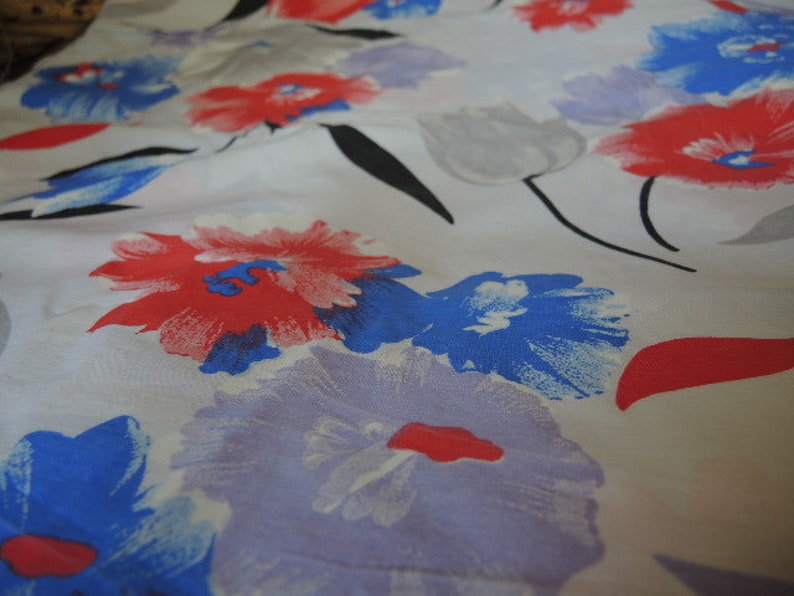 Vintage 1980s abstract floral fabric cotton polyester blend 46 inches wide BTY image 2