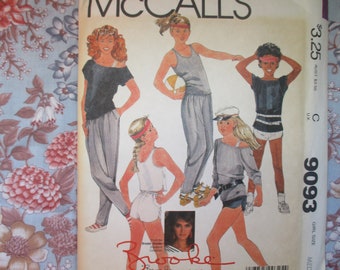 vintage 1970s sewing pattern McCalls 9093 girls top t shirt pants or shorts for stretch knits only size medium UNCUT