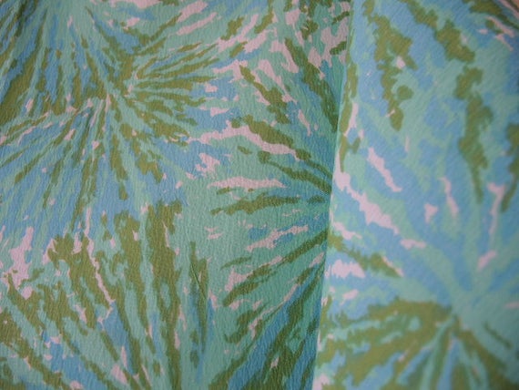 Vintage 1960s mod polyester crepe scarf mint gree… - image 3