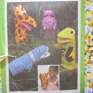 vintage 1970s Simplicity sewing pattern 8365 set of puppets