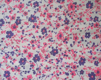 Vintage 1960s cotton fabric purple and pink floral flowers 35 inches wide