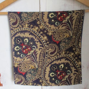 vintage des années 1980 soie comme écharpe en polyester paisley marron violet vert rouge 12 x 51 pouces