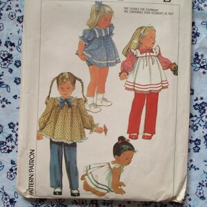 1980年代のヴィンテージシンプル縫製パターン7062幼児用トップス、エプロンまたはサンドレス、パンツ、パンティー