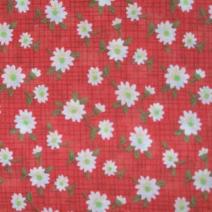 K&ouml;nnte beinhalten: Roter Stoff mit einem Muster aus wei&szlig;en G&auml;nsebl&uuml;mchen. Die G&auml;nsebl&uuml;mchen sind gleichm&auml;&szlig;ig verteilt und haben einen gelben Mittelpunkt.