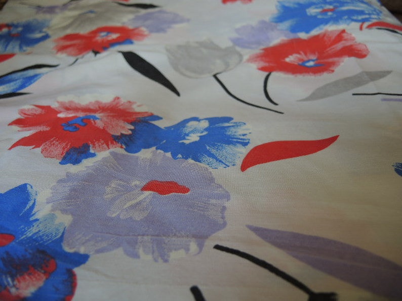 Vintage 1980s abstract floral fabric cotton polyester blend 46 inches wide BTY image 3