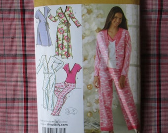 2000s sewing pattern Simplicity 3928 misses knit pjs pajamas robe in two lengths loungewear UNCUT size 6-14