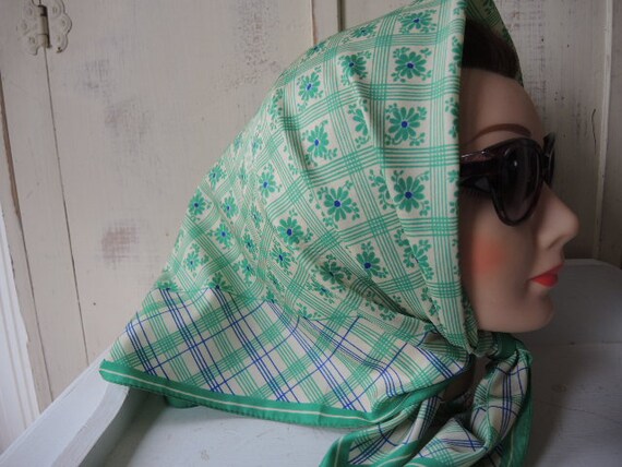 Vintage 1970s water repellent polyester scarf gre… - image 3