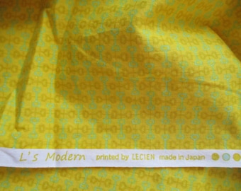 Tessuto di cotone in stile Mid Century Modern, riproduzione astratta gialla e verde, 40 pollici di larghezza, L's Modern di Lecien, prodotto in Giappone, BTY