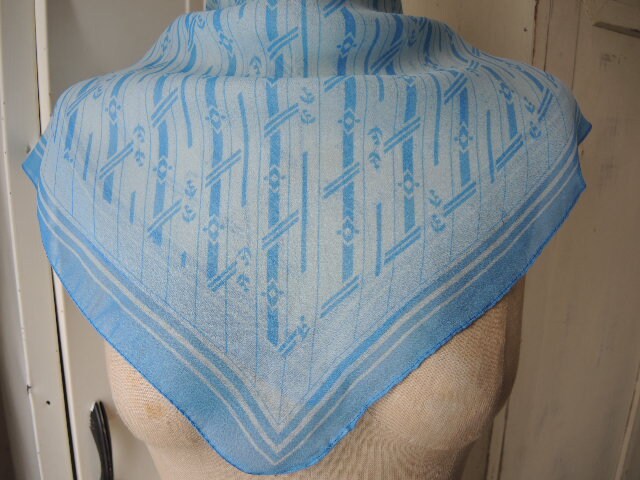 Vintage scarf sheer polyester blue and white geometric 20 x 21 inches