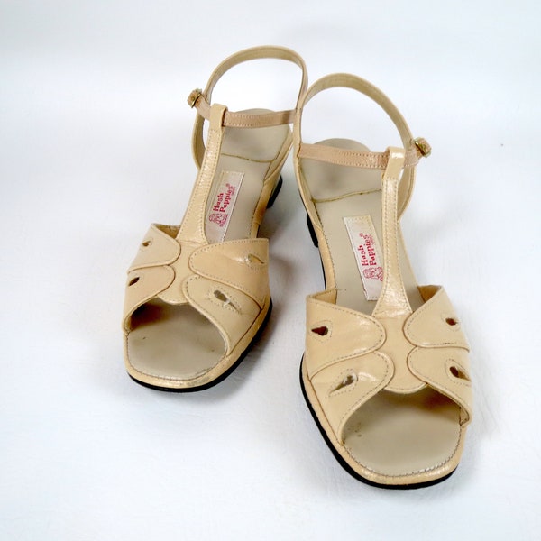 Vintage 1960s MOD Hush Puppies T-strap Sandals Ladies Beige Cream Vegan Leather Open Toe Sling Back Short Block Heel Women's Shoes 7.5 M