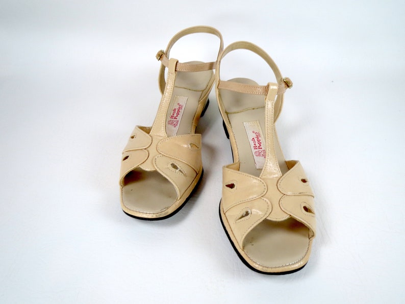 Vintage 1960s MOD Hush Puppies T-strap Sandals Ladies Beige Cream Vegan Leather Open Toe Sling Back Short Block Heel Women's Shoes 7.5 M image 1