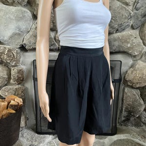 1980s High Rise Pleated Black Flared Shorts Vintage 26&quot; Elastic Waist Pull Up Loose Baggy Skirt-Like Skort Women&#39;s Summer Clothing 6 s/m