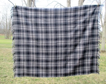 NEW Vintage Tartan Plaid Stadium Blanket Gray Blue Wool Blend Throw Lap Blanket Camping Cottage Lake House Tailgate Picnic 57x68 Unused NOS