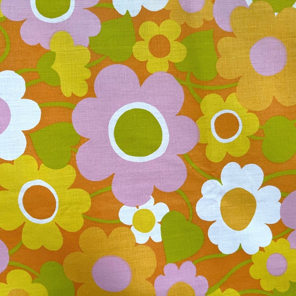 Vintage 1970s Flower Power Twin Flat Bed Sheet Pacific Mills Fancy That Retro Daisy Floral Cotton Poly Upcycle Project Cutter Fabric 72 x 96