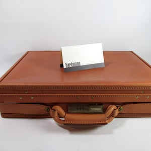 新品 Hartman タン ベルト付きレザー ブリーフケース コンビネーションロック アタッシュケース オフィスオーガナイザー ファイルフォルダー付き ラップトップケース 弁護士用 旅行用バッグ NOS 未使用